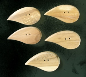 Kauni Dark Teardrop Buttons