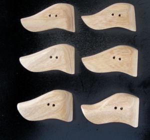 Kauni Dark Wavy Edge Buttons