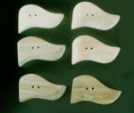 Kauni Light Wavy Edge Buttons