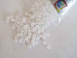 Debbie Abrahams Iris Round White Beads Size 6/0