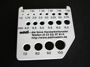 Addi 3 in 1 Knitters Tool - Gauge / Cutter / Measure