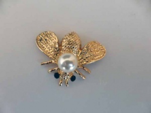 ''Gold'' Bee Buttons