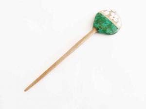 Clear Resin Cut Inlay Flower Shawl Stick - Jade