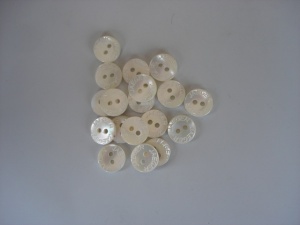 Jaeger Medium Natural Pearl Buttons #J1001